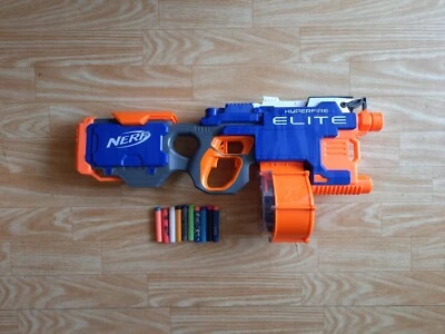 NERF B5573 N-Strike Elite Hyper-Fire Blaster mit 25er Trommelmagazin & 10 Darts - Bild 1 von 3