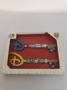 Disney Toy Story 4 Forky and Karen Beverly Collectible Key Set New with Box - Picture 1 of 11