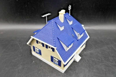 HO Kibri Pre Built House - Image 1 of 4