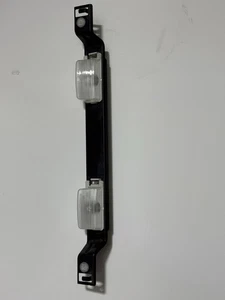 OEM Nissan Leaf License Plate Light Assembly ICHIKOH 6245 Bracket With Two Lamps - Bild 1 von 6