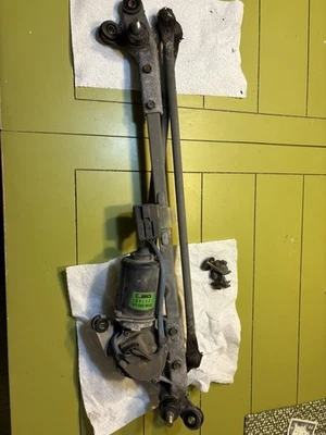 95 Honda Civic power Windshield wiper motor assembly - Image 1 of 3