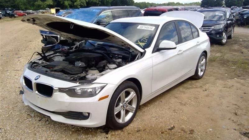 (LOCAL PICKUP ONLY) Rear Bumper Canada Base Fits 12-15 BMW 320i 1131146 - Imagem 1 de 4