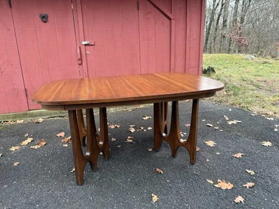Mesa de comedor moderna de nogal Broyhill Brasilia Mid-Century Foto 1 de 4