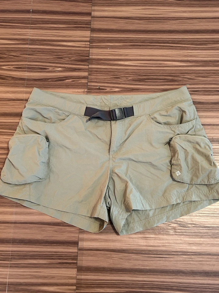 Columbia Womens Cargo Hiking Shorts Beige Khaki Belted sz Medium - Image 1 of 4