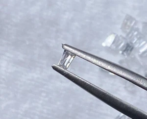 1,90 CTS, 20 PIEZAS, CIRCÓN EXTRAÍDO DE TIERRAS RARAS, CORTE BAGUETTE CÓNICO BLANCO, 3 X 2 MM - Imagen 1 de 1