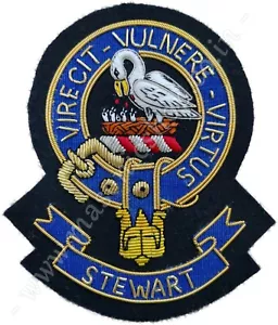 TOPPA RICAMATA A MANO DISTINTIVO CREST CLAN SCOZZESE - STEWART - Foto 1 di 1
