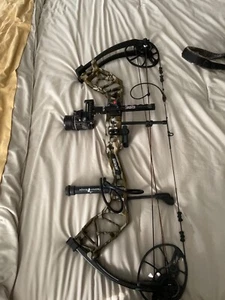 Bear Adapt Bow- Fully Ready to Hunt - Picture 1 of 2