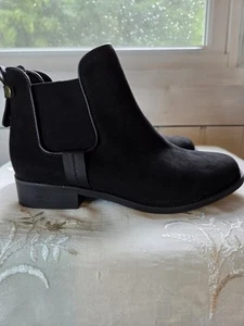 Steve Madden Gilte Chelsea Boot Black Leather Ankle Bootie Pull On 6.5M - Picture 1 of 18