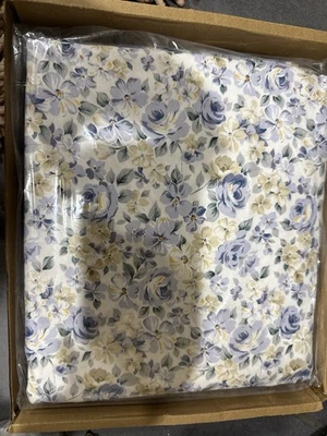 Juego de sábanas Amazon Basics Queen - azul floral, microfibra, 4 piezas Foto 1 de 2