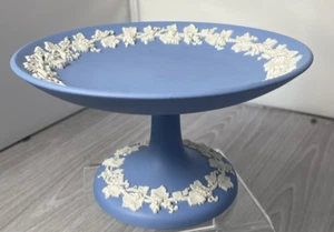 Vintage Wedgwood Jasperware blau weiß Weinrebe Standfuß Süßigkeitenschale mit Fuß Kompott - Bild 1 von 24