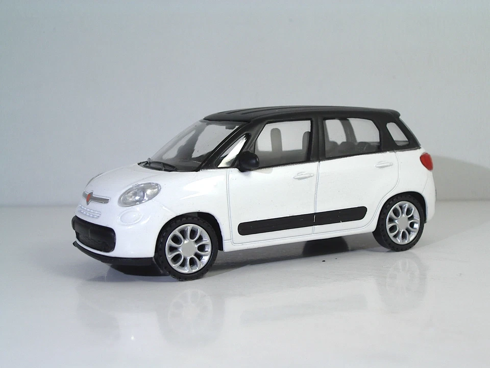 MondoMotors 53140 FIAT 500L "White" - METAL  1:43   - Immagine 1 di 2