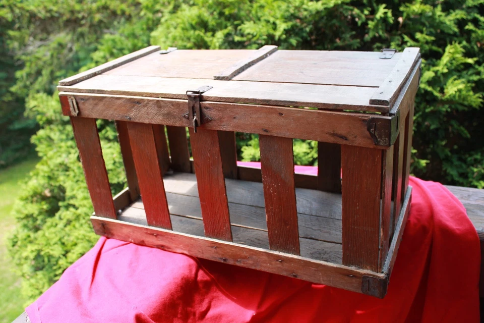 Antique Vermont Primitive Hand-Made WOODEN CRATE 23" L x 12" W x 13" Tall VGC - Image 1 of 4