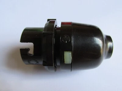 Vintage B22 WG , Bakelite Holder . (TRP04) - Image 1 of 4