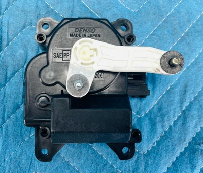 Motor actuador de aleta de aire con núcleo de calefacción de aire acondicionado Lexus SC430 2002-2010 FABRICANTE DE EQUIPOS ORIGINALES Foto 1 de 4