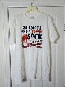 Boston Red Sox Bloody Sock & 25 Idiots 2004 Serie Mundial Camiseta Hombre Talla L - Imagen 1 de 4