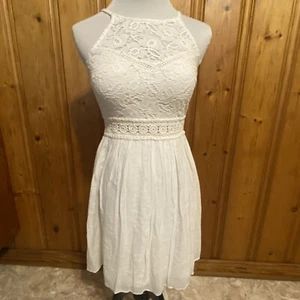 Women’s A. Byer Size 3 Cream Halter Sleeveless Mini Dress With Lace On Top Half - Picture 1 of 9
