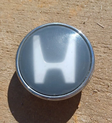 Honda CR-V, центральный колпак Accord, 1998-2002 деталь No 08W40 TB6 B000 04 - Изображение 1 из 3