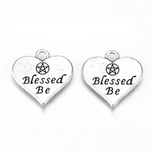 Colgantes de aleación de corazón dijes Blessed Be con pentáculo en plata antigua. 10 piezas - Imagen 1 de 3