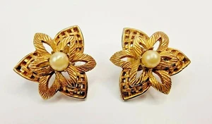 Vintage goldfarbene filigrane Modeschmuck Ohrclips mit Kunstperlen - Bild 1 von 6