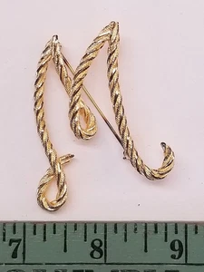Vintage M Twisted Rope Gold Tone Monogram Brooch Pin MCM - Picture 1 of 4