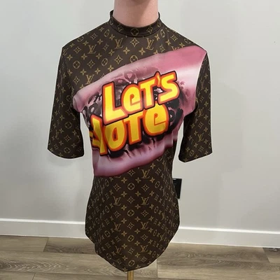 CAMISETA LOUIS VUITTON MONOGRAMA LET’S VOTE Mujer Talla M Foto 1 de 4