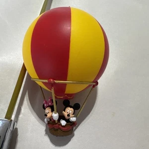 Ornamento Topolino e Minnie in mongolfiera 2021 - Foto 1 di 8
