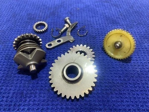 2007 Kawasaki KX100 KX85 Engine Power Valve Gear IDLE GEAR BOTTOM END GEARS KX85 - Picture 1 of 7