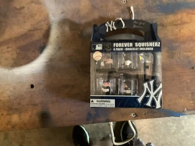 New York Yankees Forever Squisherz MLB Paquete de 4 y Pulsera/Soporte Faaser Foto 1 de 4