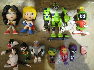 DC, LOONIE TUNES, SELTENER SCHLÜSSELANHÄNGER, WONDER WOMEN, SUPER GIRL 11 STÜCK - Bild 1 von 3