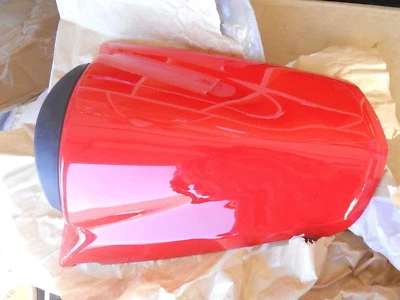 Cubierta trasera del asiento trasero (rojo) 53065-0018 NOS 2008 Kawasaki EX250R Ninja 250R Foto 1 de 3