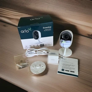Arlo Essential Series Wired Indoor Camera Model VMC-2040-100NAS - Picture 1 of 5