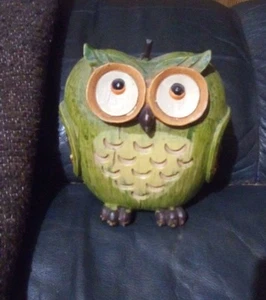  Apple Shaped Green Owl Figurine Glitter Wings Wood Texture Resin Has A few Flaw - Picture 1 of 2
