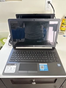 HP 15,6" Touchscreen Portatile Core i5-8250U 16 GB Ram 512 GB m.2 SSD, DVD+RW Win11 - Foto 1 di 8
