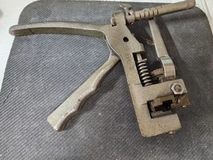 Curtis Handheld Key Cutter - Picture 1 of 2