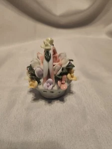 Basket Of Flowers Figurine Home Decor Ceramic And Porcelain Vintage - Picture 1 of 8