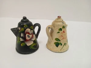 Coctelera de sal y pimienta vintage Tole 2" metal floral negro/blanco con tapón de corcho  - Imagen 1 de 16