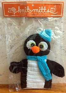 Vintage Dakin Knit-Mitts Jess Penguin Hand Puppet Washable Acrylic Knit 9" x 8" - Picture 1 of 3