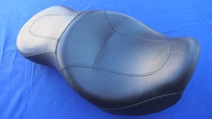 Asiento Touring Fatbob 2006-2017 Harley Dyna FXDL Low Rider FXDB FXDWG Original - Imagen 1 de 12