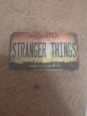 Placa de licencia de película Stranger Things de metal muy fuerte usada pero en muy buen estado Foto 1 de 4