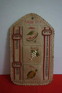 Calendario perpetuo vintage in paglia vimini Baguio City Filippine - Imagen 1 de 6