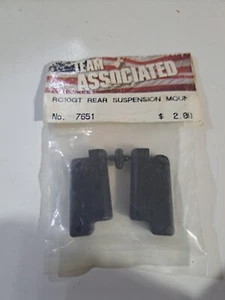 New Team Associated R/C Part 7651 Rear Suspension Mount for RC10GT - Picture 1 of 2