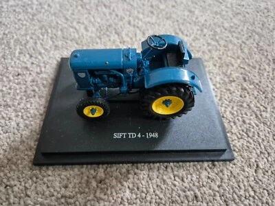 1/43 HACHETTE UNIVERSAL HOBBIES TRACTOR FARMING 1948 SIFT TD4 MODEL ON STAND - Image 1 of 3