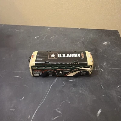 Autobús escolar Hot Wheels 1:64 US Army Surfin’ raro Foto 1 de 4
