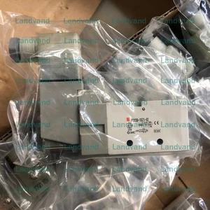 one brand new smc solenoid valve VF3130-1DZ1-02 Fast Shipping #F17 - Bild 1 von 4