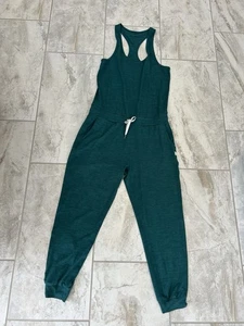 Vuori Lux ärmelloser Jumpsuit jadegrün Gr. Small Kordelzug Racerback - Bild 1 von 10
