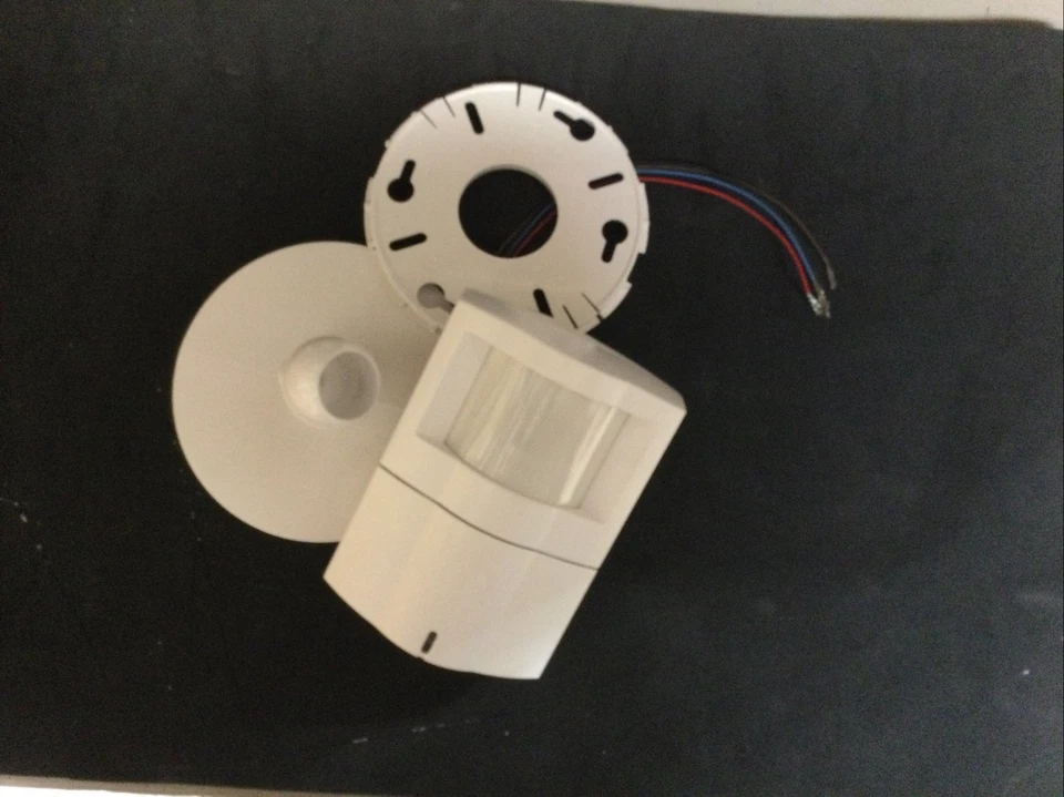 Cooper Wall/Corner PIR low Voltage Occupancy Sensor OAWC-P-009L-H 90 Linear Ft - Image 1 of 1