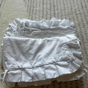 Cynthia Rowley 100% Cotton Set Of 2 Ruffled White Pillow Shams 28 X 28 - Picture 1 of 7