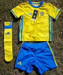 SCHWEDEN SVERIGE Kinder Minikit 92-104 Trikot+Hose+Stutzen ADIDAS Fussball SvFF - Bild 1 von 4