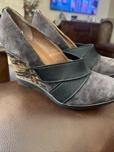 Women's DONALD J. PLINER CARLA 227301 brown suede slip on wedge heels Size 8 - Picture 1 of 5