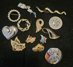 Vintage Lot Brooch Pins 80s 90s Scarf Clip Bunny Fish Butterfly Heart - Bild 1 von 13